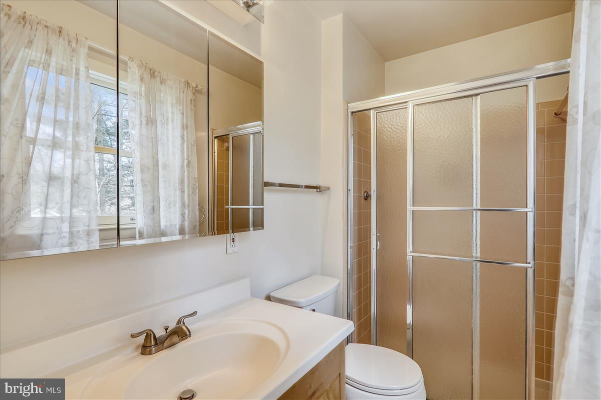 16400 Kipling Road Derwood, MD 20855 - Photo 14 of 24 Master bath