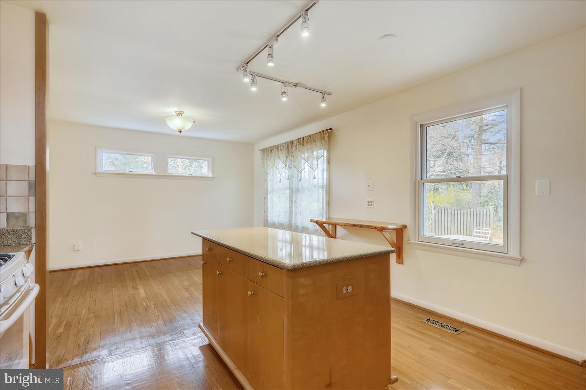16400 Kipling Road Derwood, MD 20855 - Photo 3 of 24 Kitchen