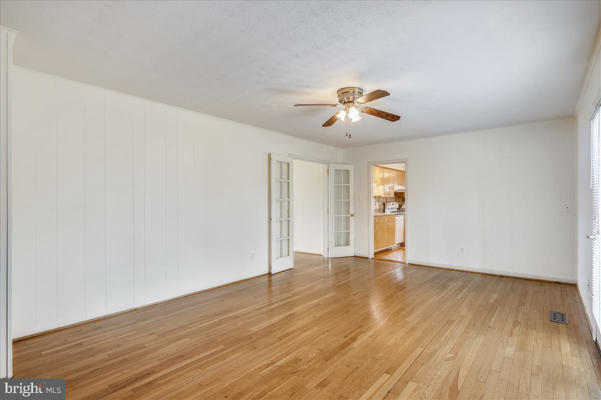 16400 Kipling Road Derwood, MD 20855 - Photo 9 of 24 Family room