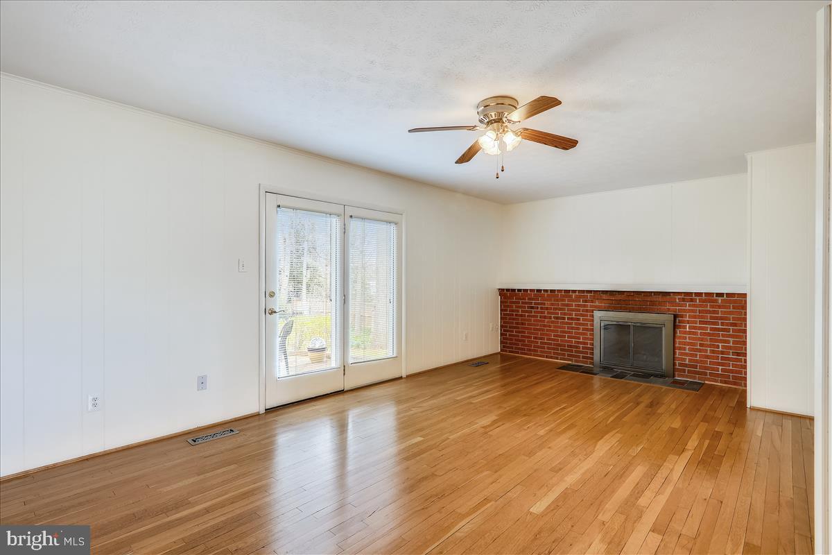 16400 Kipling Road Derwood, MD 20855 - Photo 10 of 24 Family room