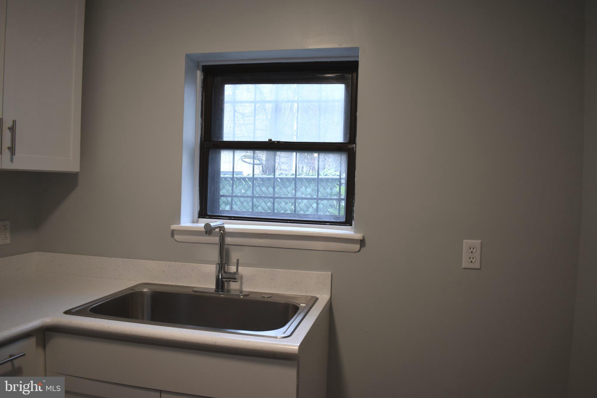 512 Mercy Street Philadelphia, PA 19148 - Photo 15 of 37