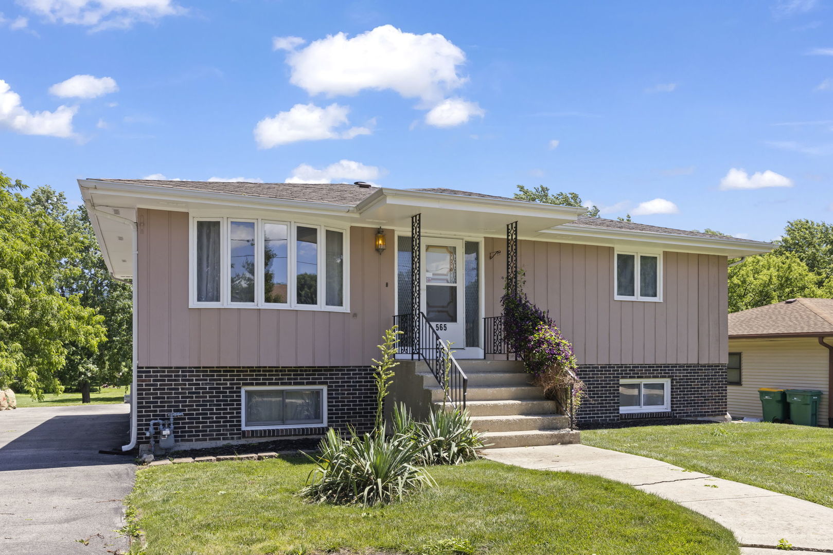 565 4th Street Lemont, IL 60439 - Photo 3 of 28