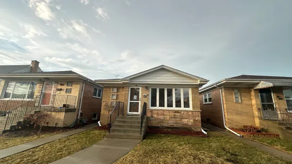 $3,000 | 7520 West Carmen Avenue, Harwood Heights, IL 60706