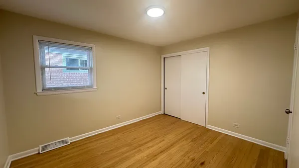 $3,000 | 7520 West Carmen Avenue, Harwood Heights, IL 60706
