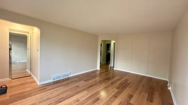 $3,000 | 7520 West Carmen Avenue, Harwood Heights, IL 60706