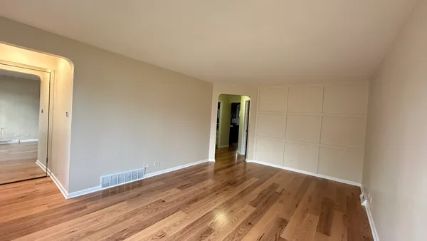 $3,000 | 7520 West Carmen Avenue, Harwood Heights, IL 60706