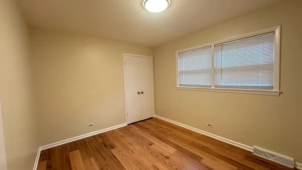 $3,000 | 7520 West Carmen Avenue, Harwood Heights, IL 60706