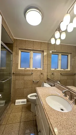 $3,000 | 7520 West Carmen Avenue, Harwood Heights, IL 60706