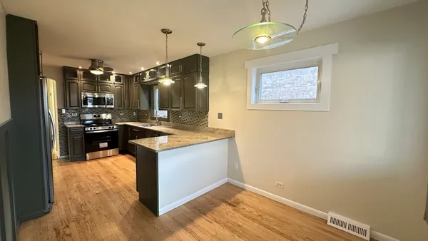$3,000 | 7520 West Carmen Avenue, Harwood Heights, IL 60706