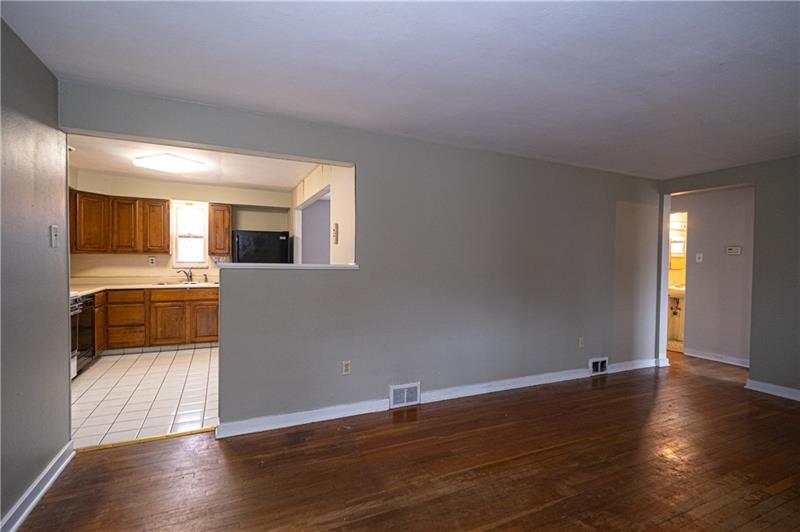 5303 East Willock Road Pittsburgh, PA 15227 - Photo 7 of 25 Gallery Image 7