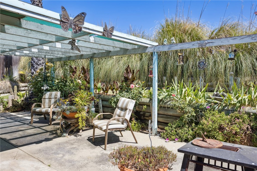 7050 Shale Rock Road Paso Robles, CA 93446 - Photo 30 of 45 a patio with yard glass top table and chairs