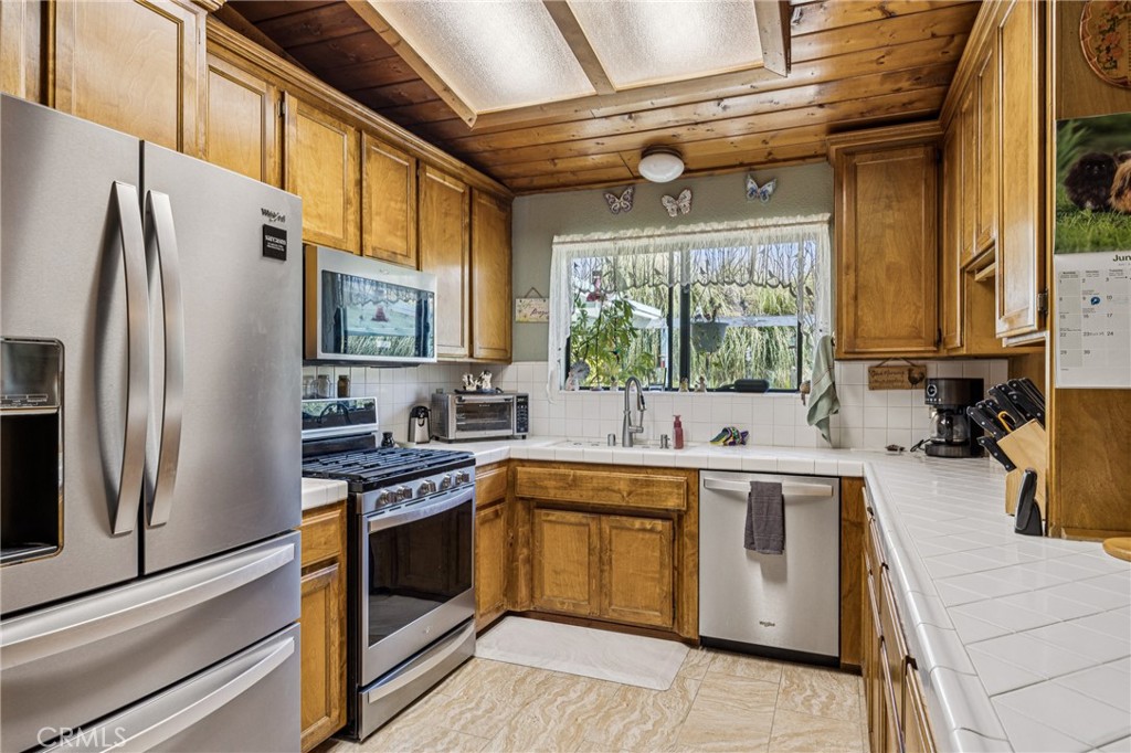 7050 Shale Rock Road Paso Robles, CA 93446 - Photo 8 of 45 a kitchen with a sink stove and refrigerator