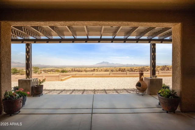 a view of houses with sky view
