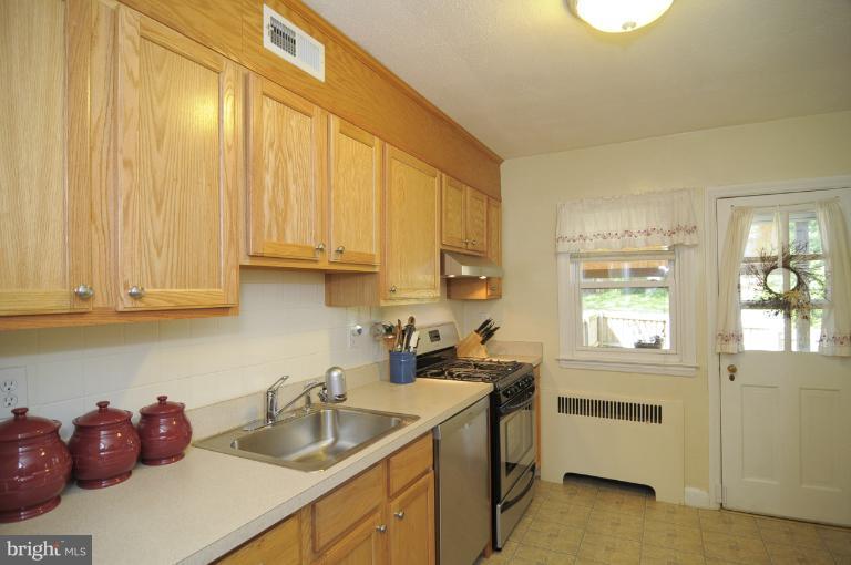 122 Cherrydell Road Catonsville, MD 21228 - Photo 14 of 21 Kitchen