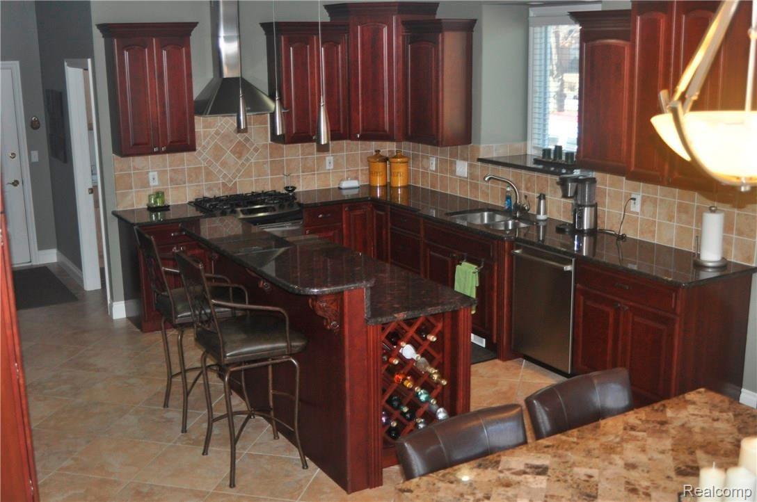 60530 Balmoral Way Rochester, MI 48306 - Photo 15 of 80 Kitchen2.JPG