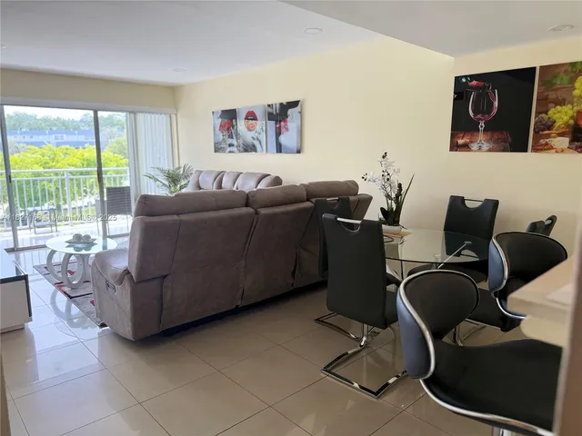 $335,000 | 9365 Fontainebleau, Unit E236, Miami, FL 33172
