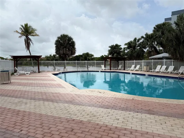 $335,000 | 9365 Fontainebleau, Unit E236, Miami, FL 33172