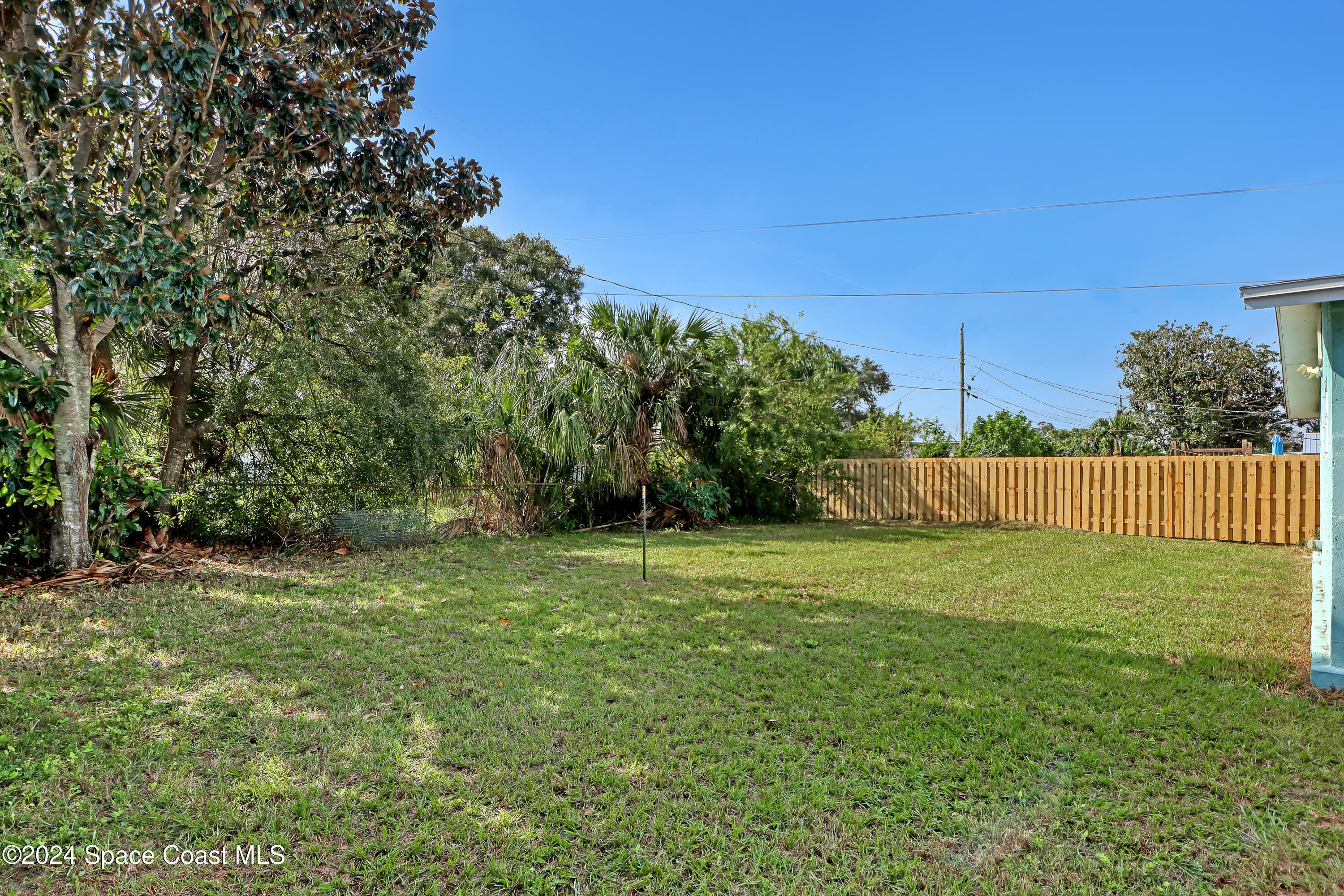 2581 Locksley Road Melbourne, FL 32935 - Photo 30 of 33 a view of a backyard