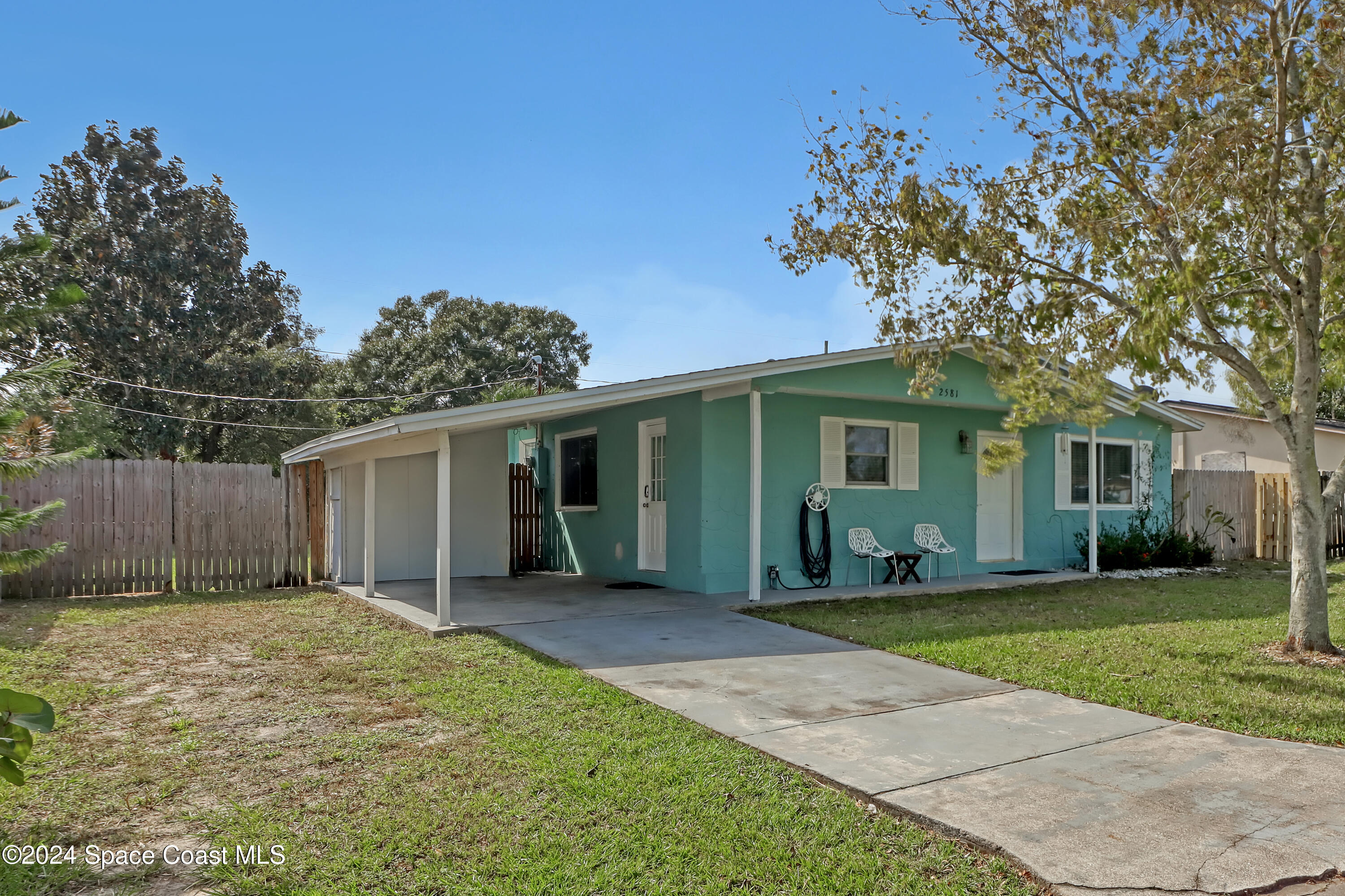 2581 Locksley Road Melbourne, FL 32935 - Photo 33 of 33 front view of a house and a yard