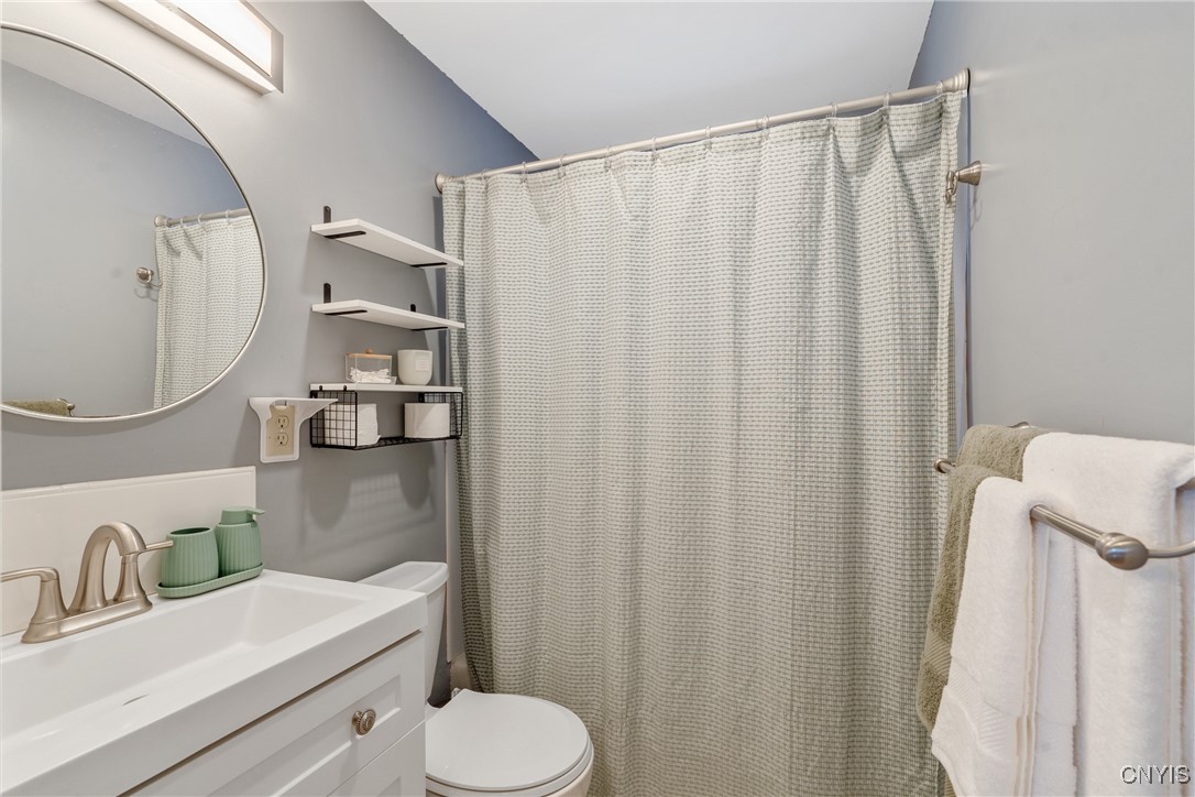 305 Marlborough Road Syracuse, NY 13206 - Photo 18 of 34 Nicely updated full bath