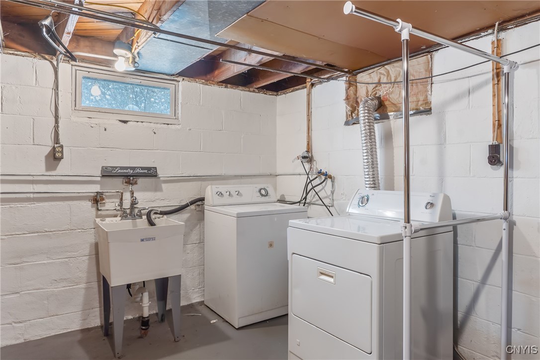 305 Marlborough Road Syracuse, NY 13206 - Photo 25 of 34 Laundry and all appliances stay!