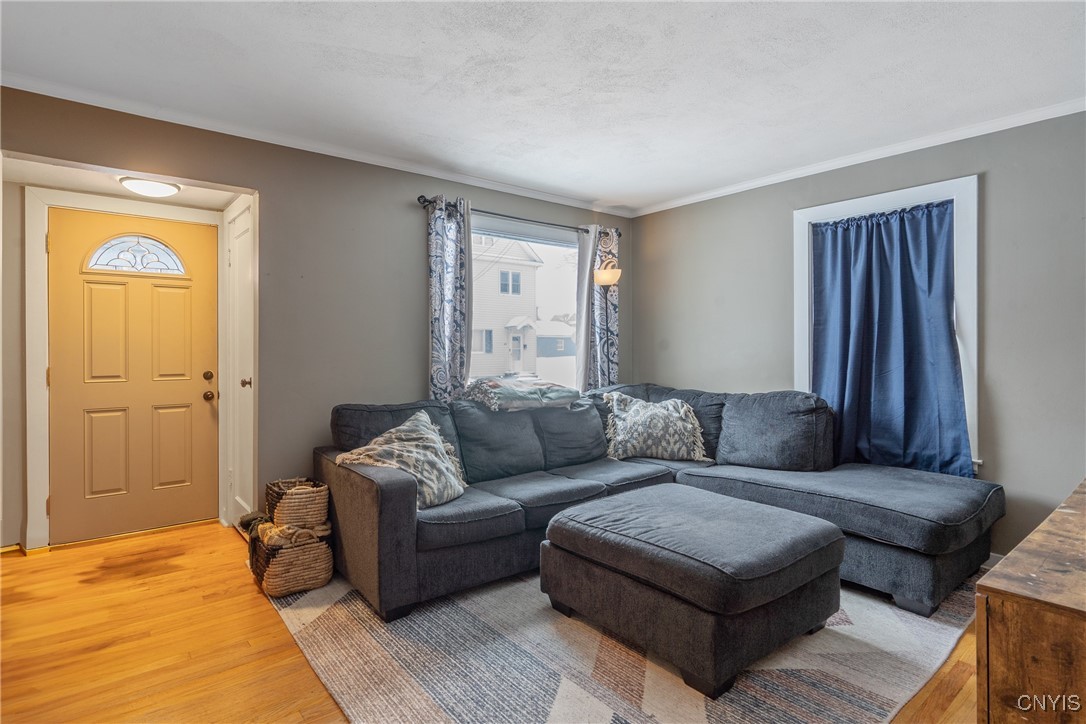 305 Marlborough Road Syracuse, NY 13206 - Photo 4 of 34 Foyer entry to living room