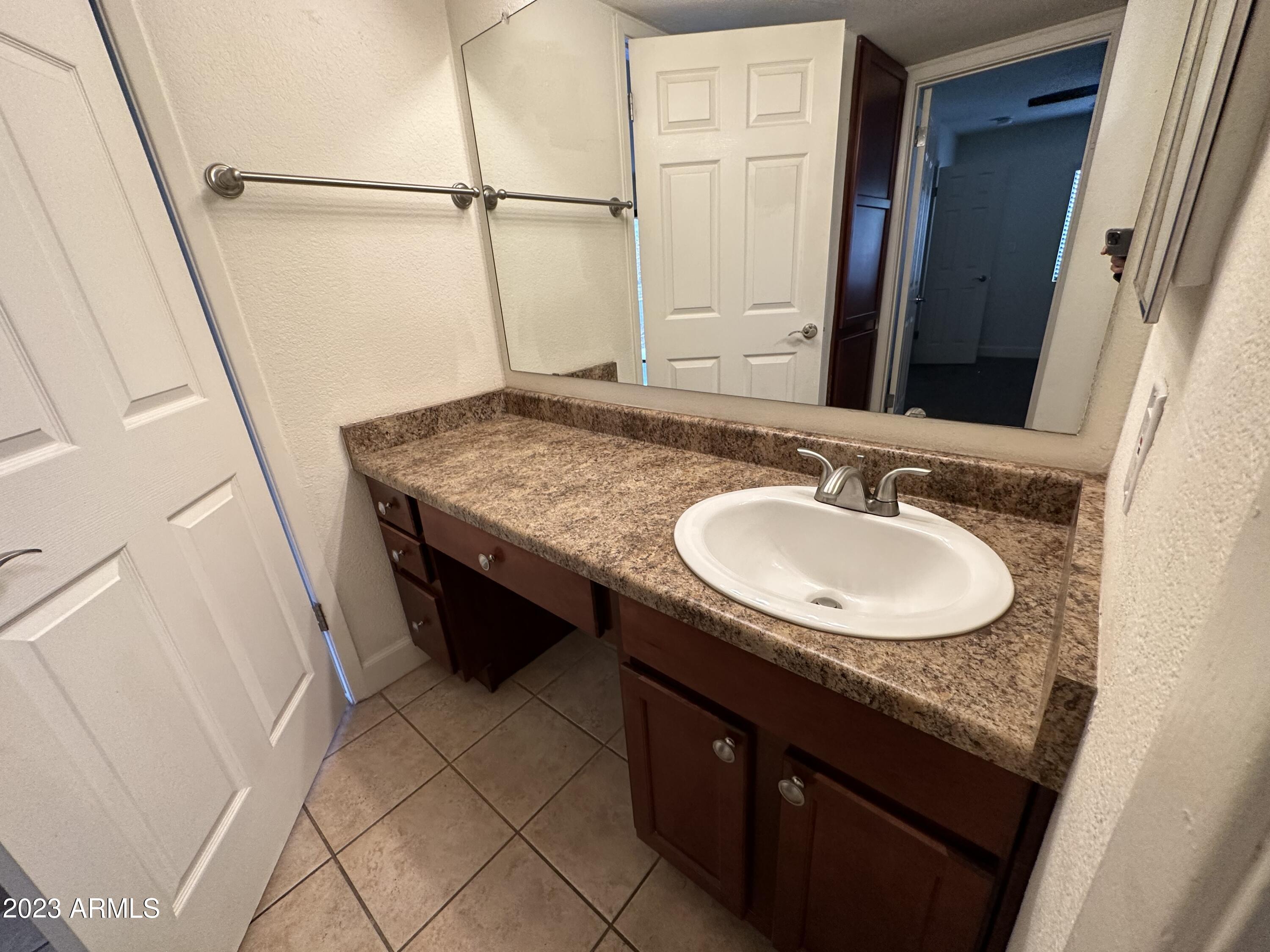 3825 East Camelback Road, Unit 125 Phoenix, AZ 85018 - Photo 11 of 18 Bathroom