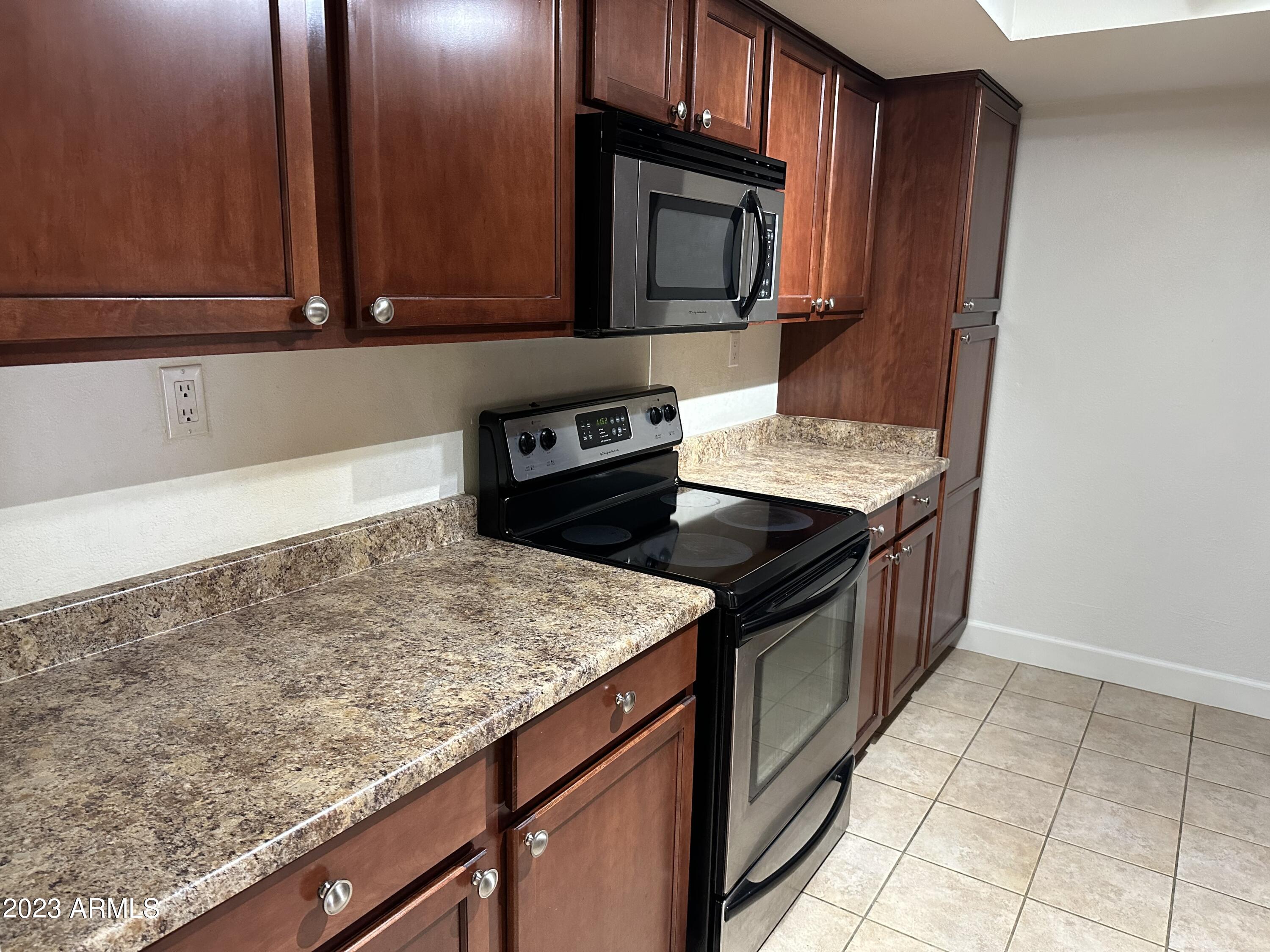 3825 East Camelback Road, Unit 125 Phoenix, AZ 85018 - Photo 3 of 18 Kitchen