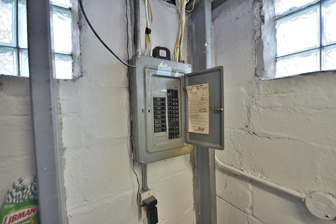357 North 60th Street Milwaukee, WI 53213 - Photo 31 of 36 Circuit Breakers