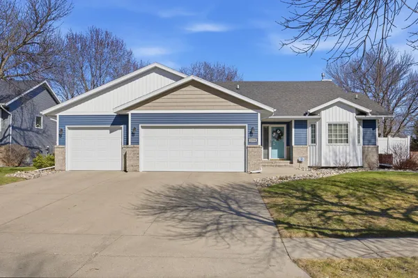 $495,000 | 2504 33rd Street South, Fargo, ND 58103
