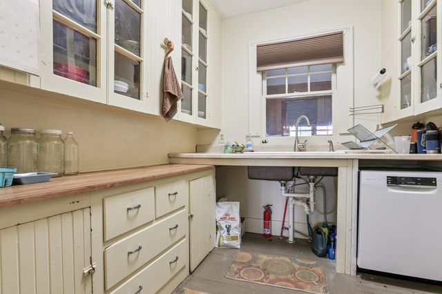 $360,000 | 139 Vauxhall Street, New London, CT 06320