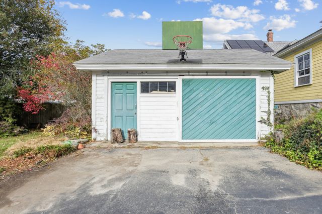 $360,000 | 139 Vauxhall Street, New London, CT 06320