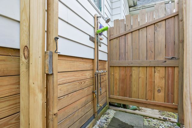 $360,000 | 139 Vauxhall Street, New London, CT 06320