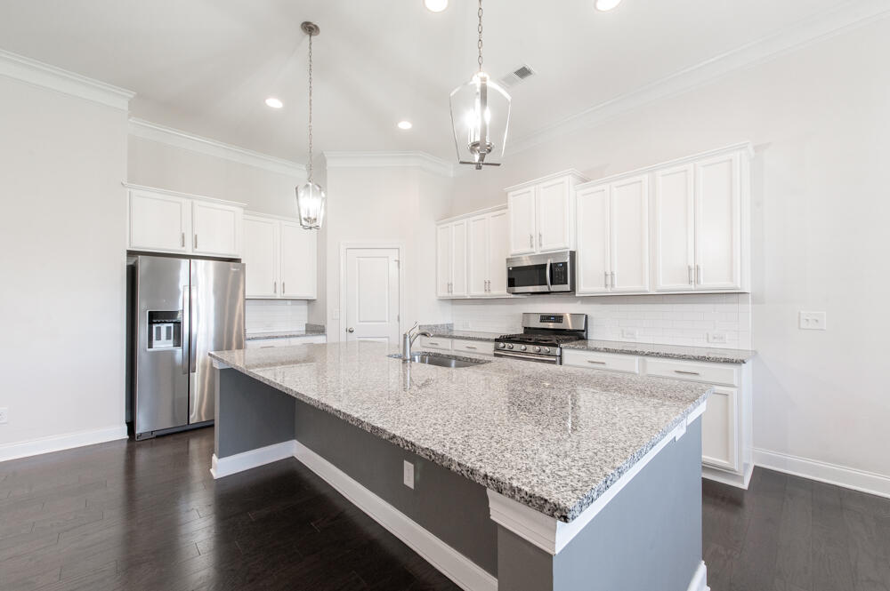 142 Fitzsimmon's Drive North Augusta, SC 29860 - Photo 4 of 36 Island with Bar Seating!