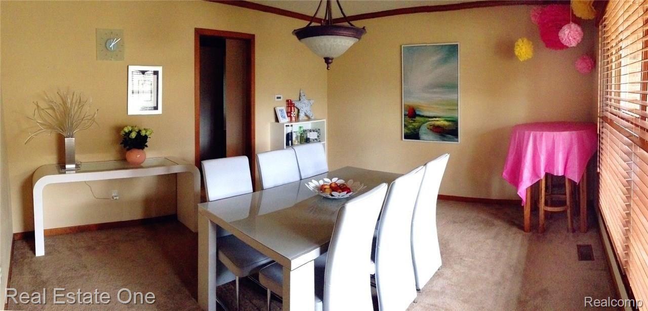 19431 Gill Road Livonia, MI 48152 - Photo 17 of 25 17dinning room.JPG