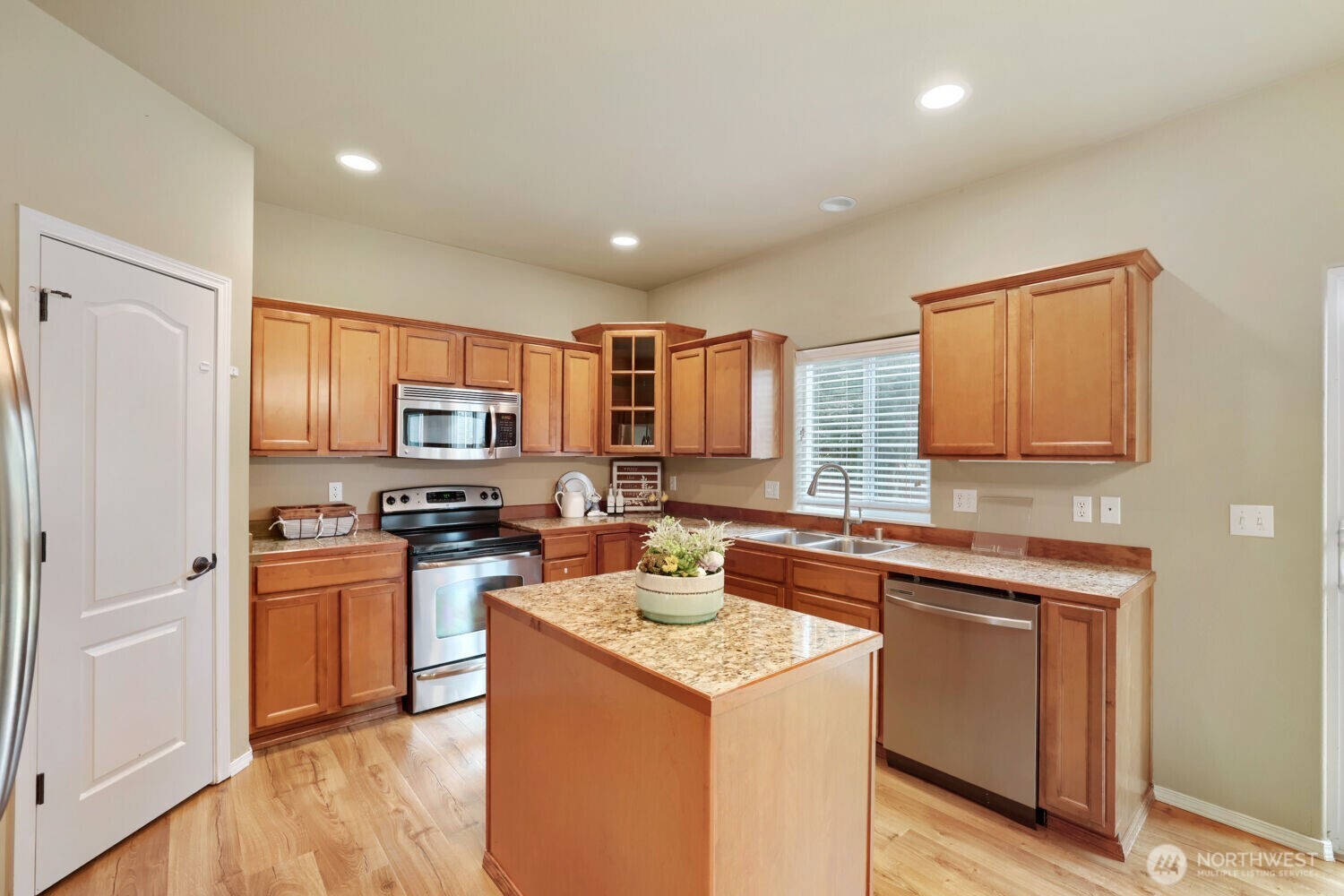 215 196th Place Southwest Bothell, WA 98012 - Photo 11 of 28 Gallery Image 11