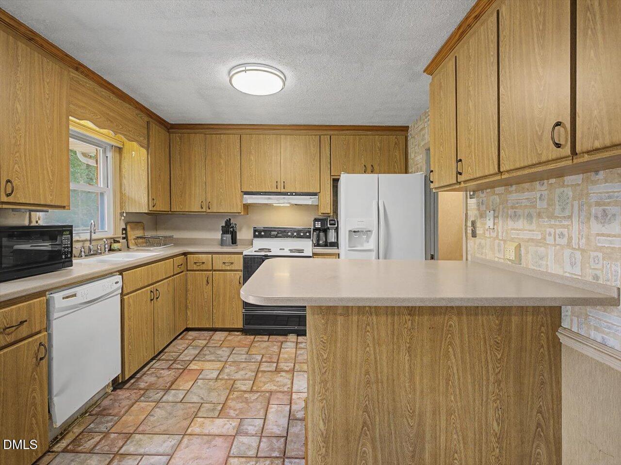 1506 Baker Road Raleigh, NC 27607 - Photo 18 of 77 16-Kitchen