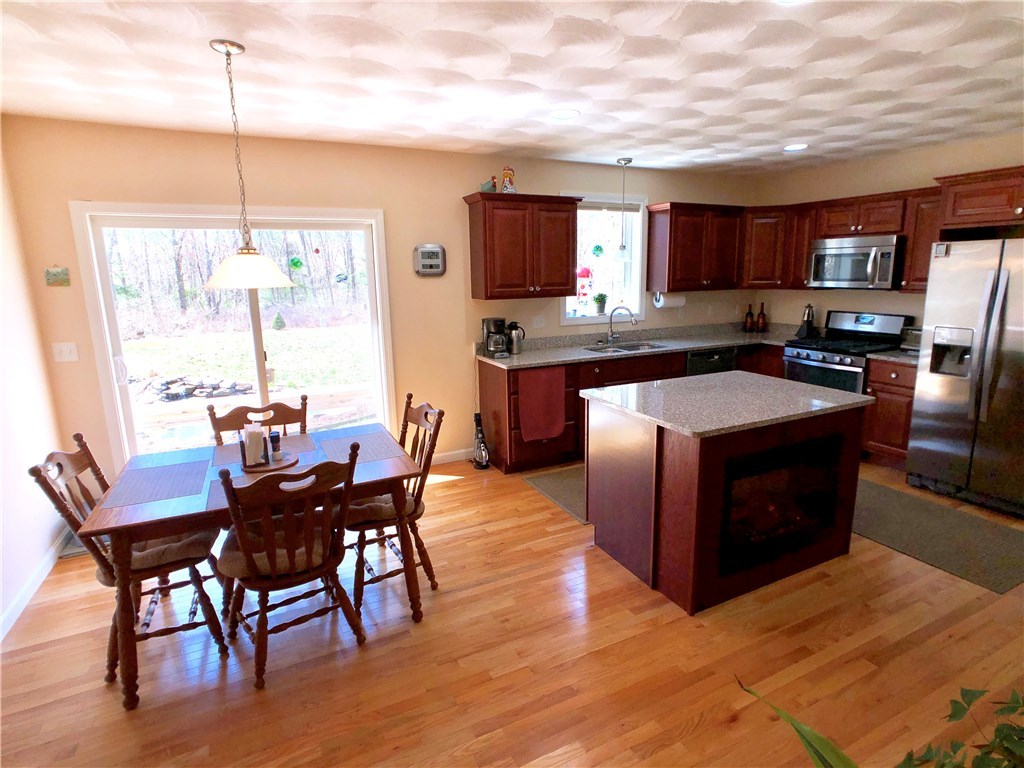 46 Hopkinton Hill Road Hopkinton, RI 02832 - Photo 6 of 26