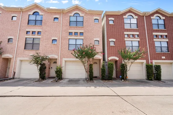 $220,000 | 8715 Meadowcroft Drive, Unit 201, Houston, TX 77063