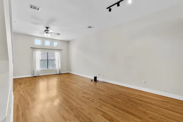 $220,000 | 8715 Meadowcroft Drive, Unit 201, Houston, TX 77063