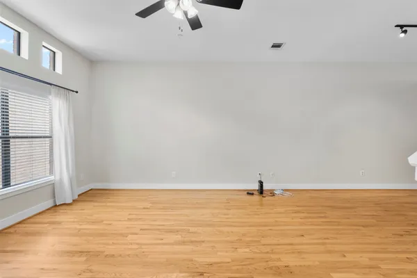 $220,000 | 8715 Meadowcroft Drive, Unit 201, Houston, TX 77063