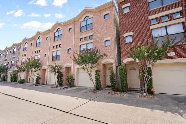 $220,000 | 8715 Meadowcroft Drive, Unit 201, Houston, TX 77063