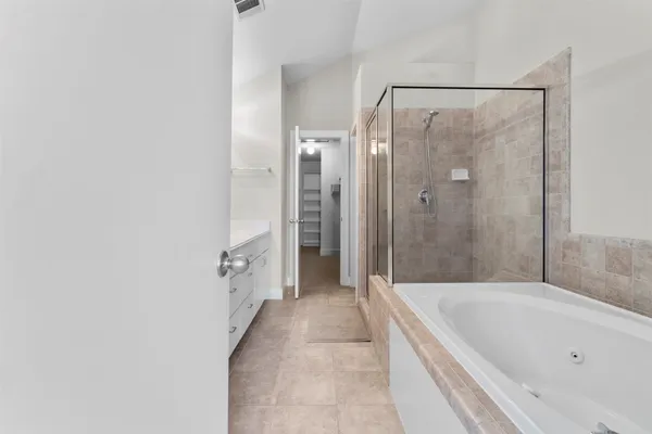 $220,000 | 8715 Meadowcroft Drive, Unit 201, Houston, TX 77063