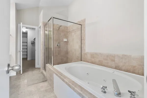 $220,000 | 8715 Meadowcroft Drive, Unit 201, Houston, TX 77063