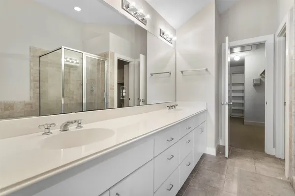 $220,000 | 8715 Meadowcroft Drive, Unit 201, Houston, TX 77063