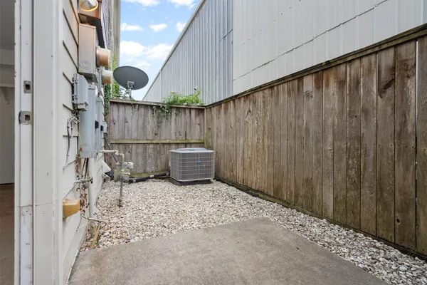 $220,000 | 8715 Meadowcroft Drive, Unit 201, Houston, TX 77063