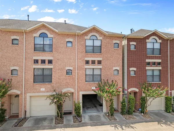 $220,000 | 8715 Meadowcroft Drive, Unit 201, Houston, TX 77063