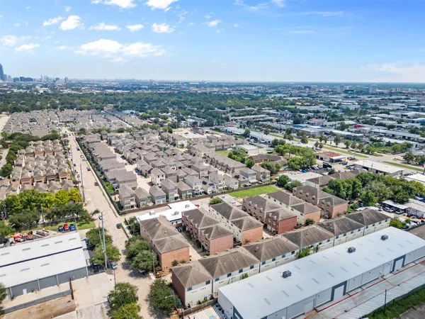 $220,000 | 8715 Meadowcroft Drive, Unit 201, Houston, TX 77063