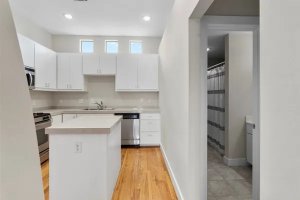 $220,000 | 8715 Meadowcroft Drive, Unit 201, Houston, TX 77063