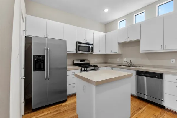 $220,000 | 8715 Meadowcroft Drive, Unit 201, Houston, TX 77063